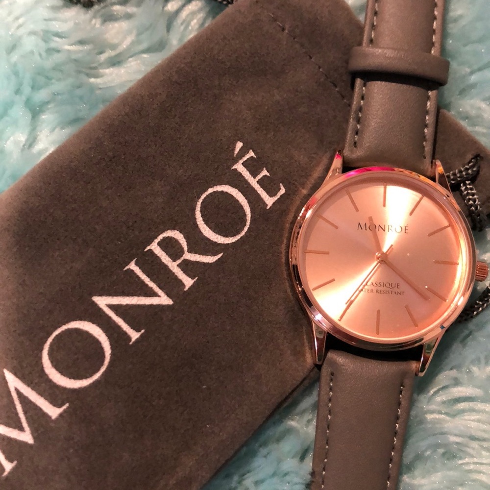 Beautiful watch 🌹 - Picture 2 of 5